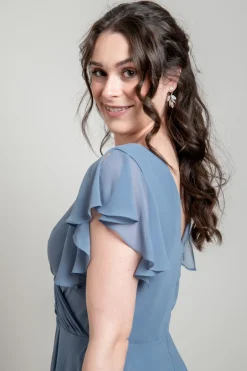 Abendkleid in Dusty Blue mit Flügelärmeln | Glam & Grace