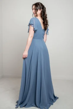 Abendkleid in Dusty Blue mit Flügelärmeln | Glam & Grace