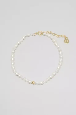 Armband mit kleinen Süßwasserperlen und Detail-Perle