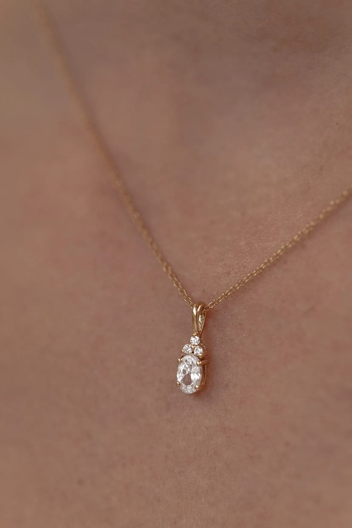 Braut Halskette mit ovalem Kristall-Anhänger – Dazzling Beauty