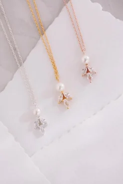 Elegante Braut Halskette mit Kristallen und Perle - Simply Delightful