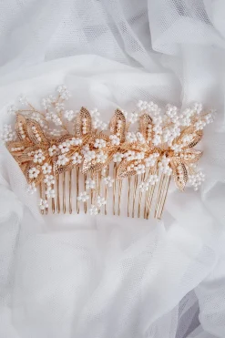 Glamouröser Haarkamm mit weißen Perlen und goldenen Blättern