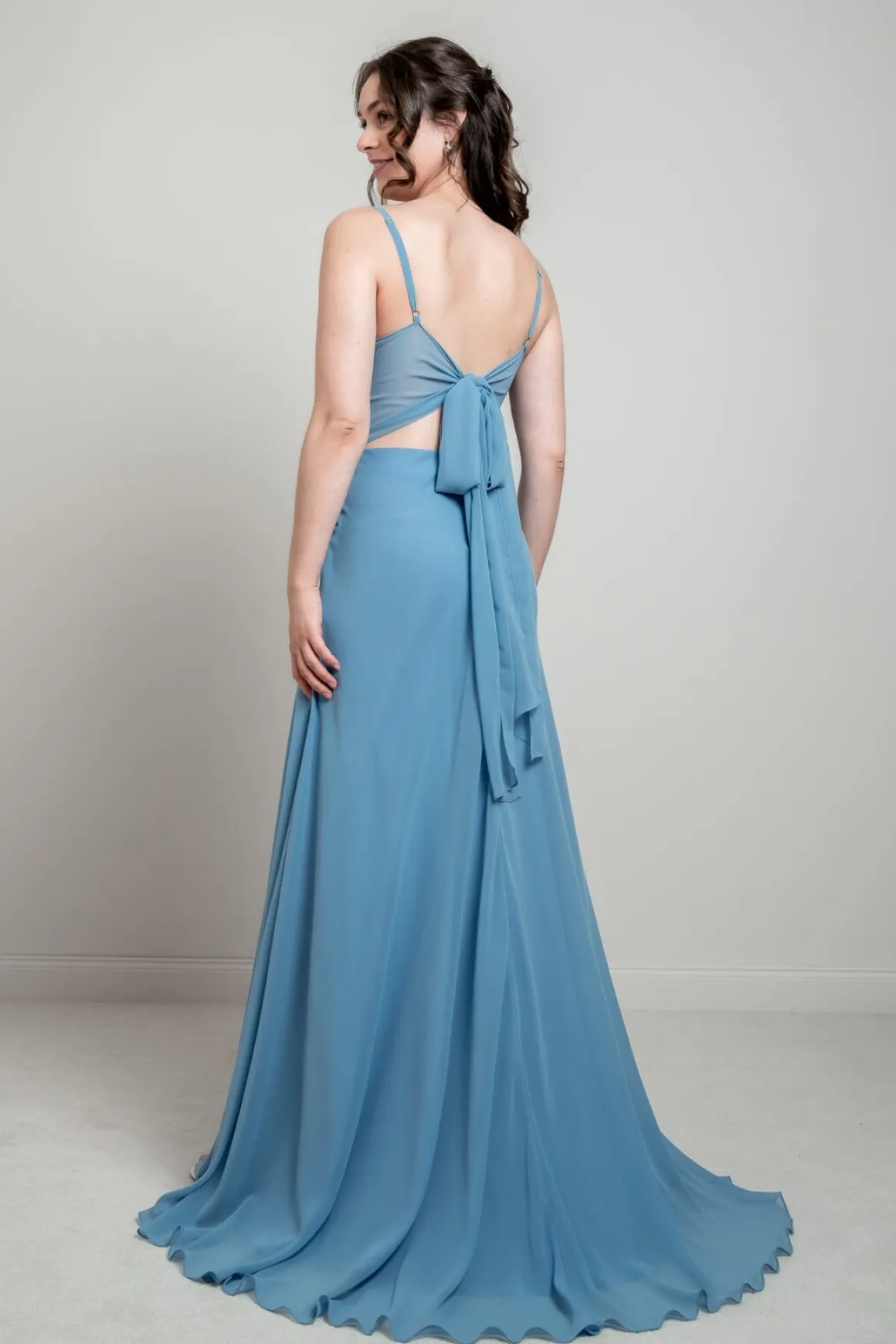 Hellblaues Abendkleid mit Rückendetail | Glam & Grace