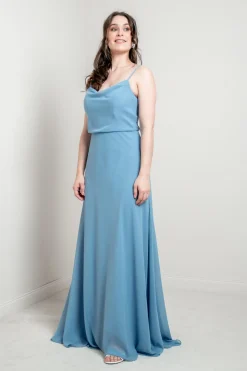 Hellblaues Abendkleid mit Rückendetail | Glam & Grace