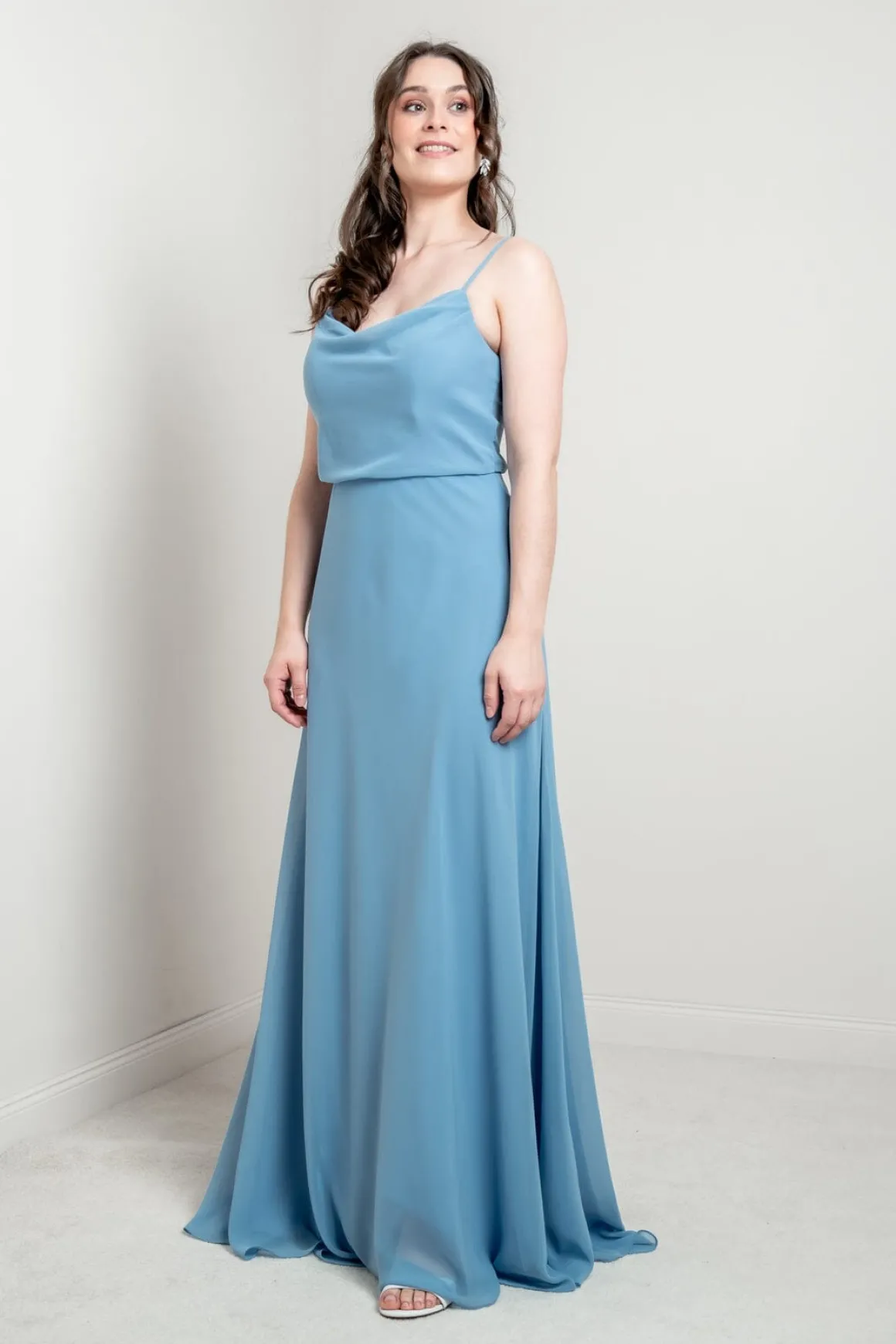 Hellblaues Abendkleid mit Rückendetail | Glam & Grace