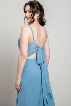 Hellblaues Abendkleid mit Rückendetail | Glam & Grace