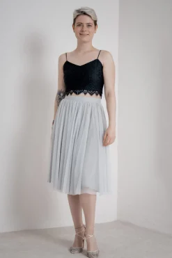 Kurzes Boho Top mit Bogenkante – Calista Cropped Black noni