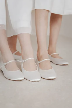 Mädchenballerinas mit Glitzerschnalle – Binx Ivory Satin
