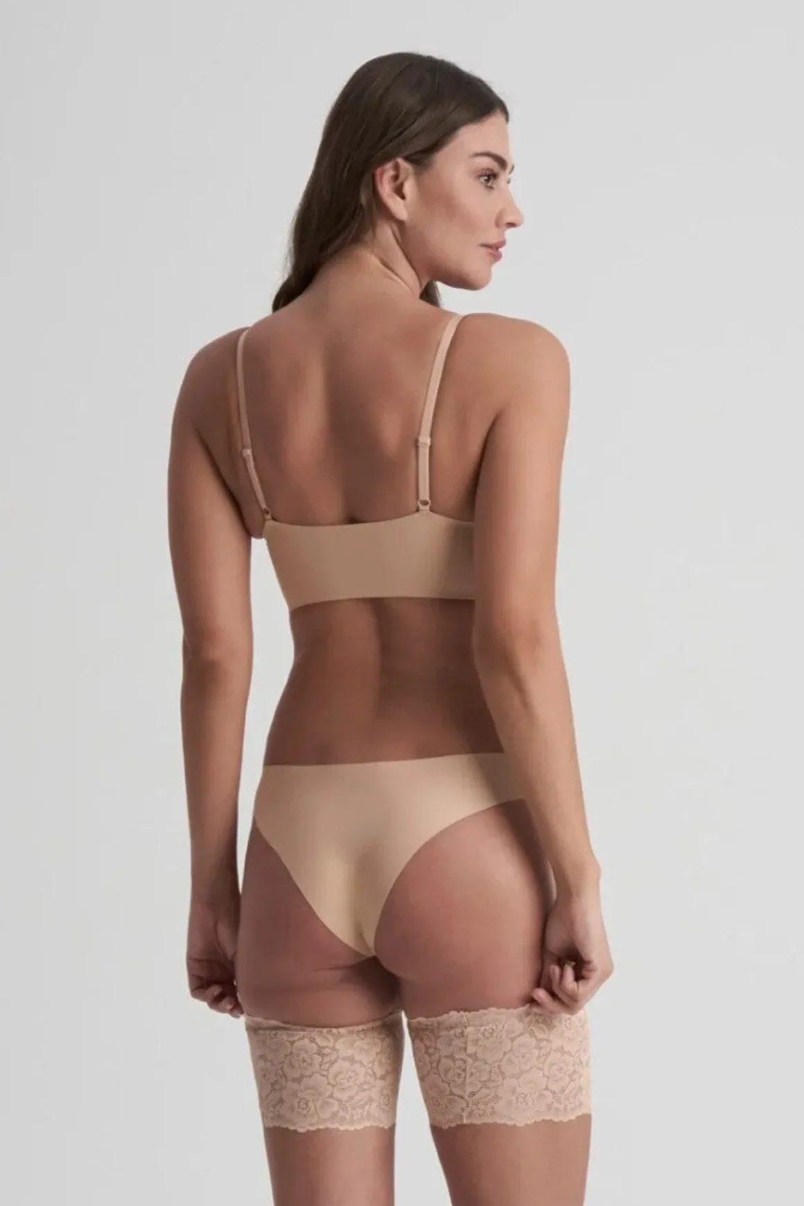 Schenkelbänder aus elastischer Spitze – Bye Bra