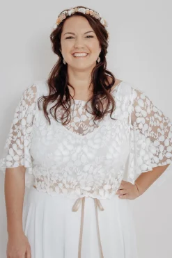 V-Ausschnitt Top aus Viskose-Seide in Ivory - noni Curvy