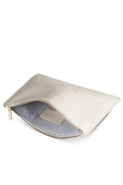 Vegane Clutch mit goldenem Schriftzug 